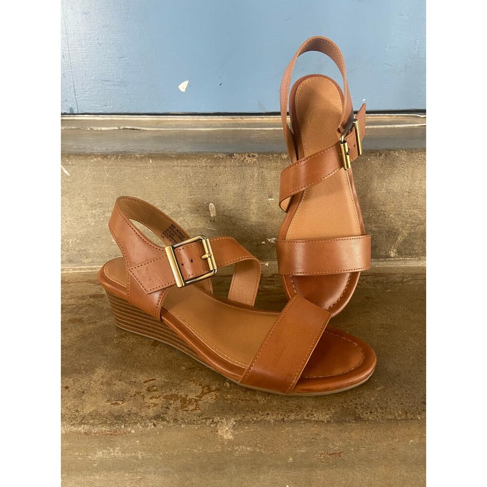 White Mountain tan wedge heel sandal